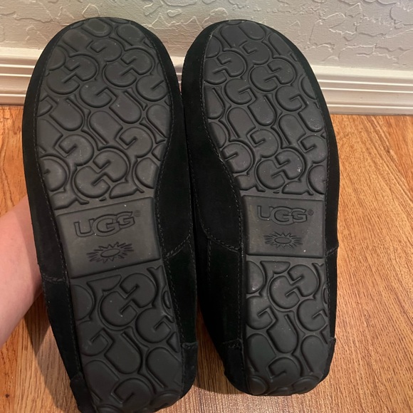 Men's Ugg Slippers - Picture 8 of 9